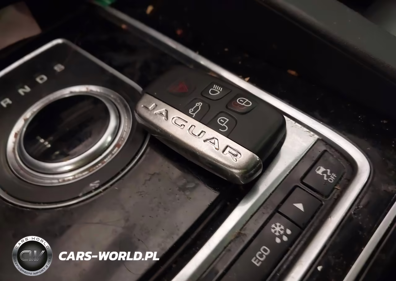 2018 Jaguar F-Pace 25T Prestige VIN:SADCK2FX8JA249850 - 11