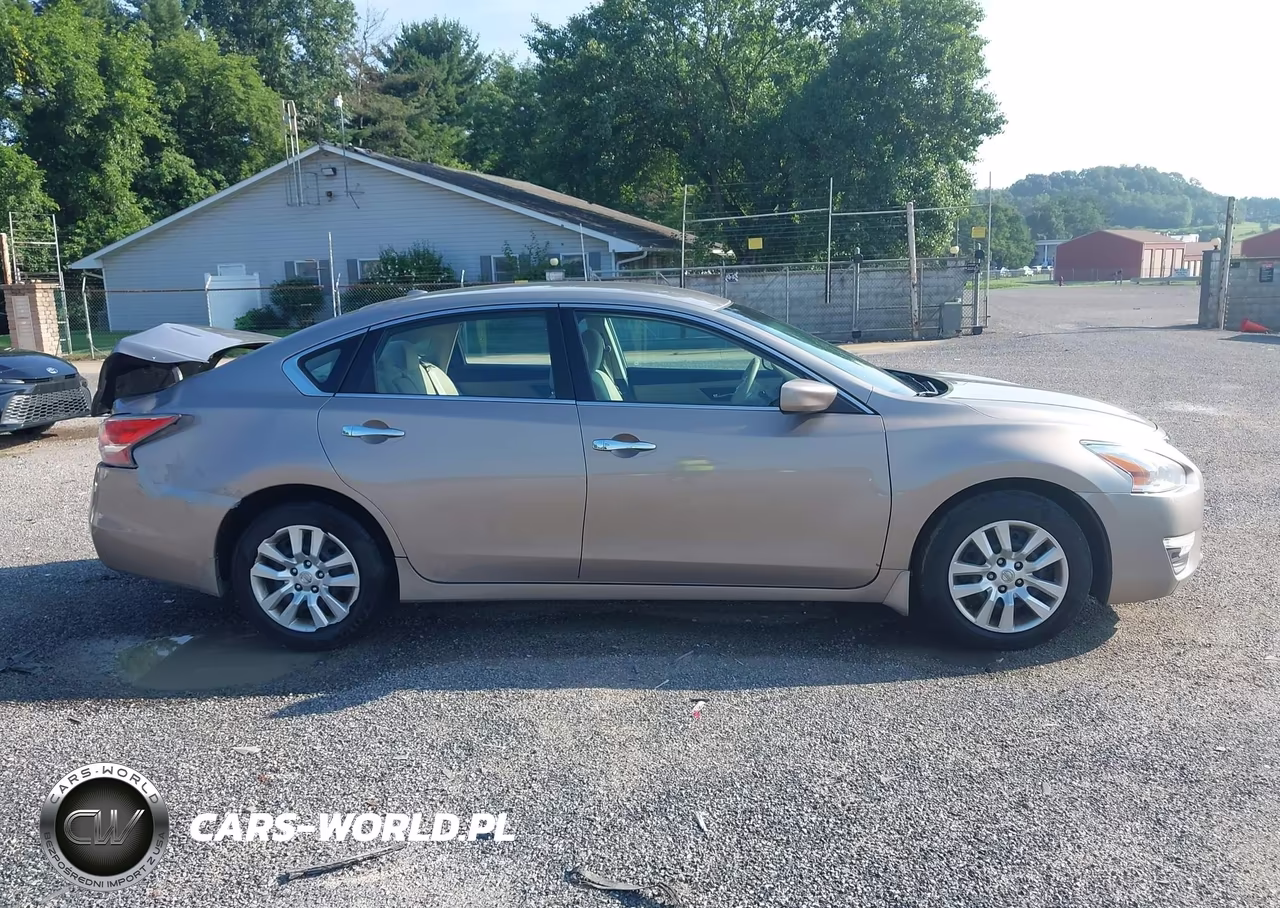 2015 Nissan Altima 2.5 S VIN:1N4AL3AP0FC425255 - 14