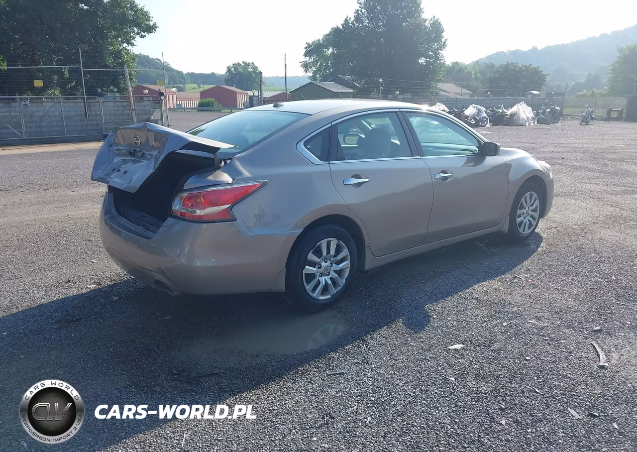 2015 Nissan Altima 2.5 S VIN:1N4AL3AP0FC425255 - 4