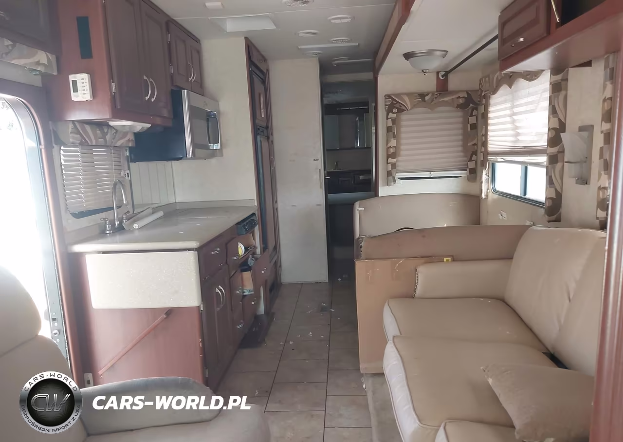 2006 Workhorse Custom Chassis Motorhome Chassis W22 VIN:5B4MP67G263418284 - 8