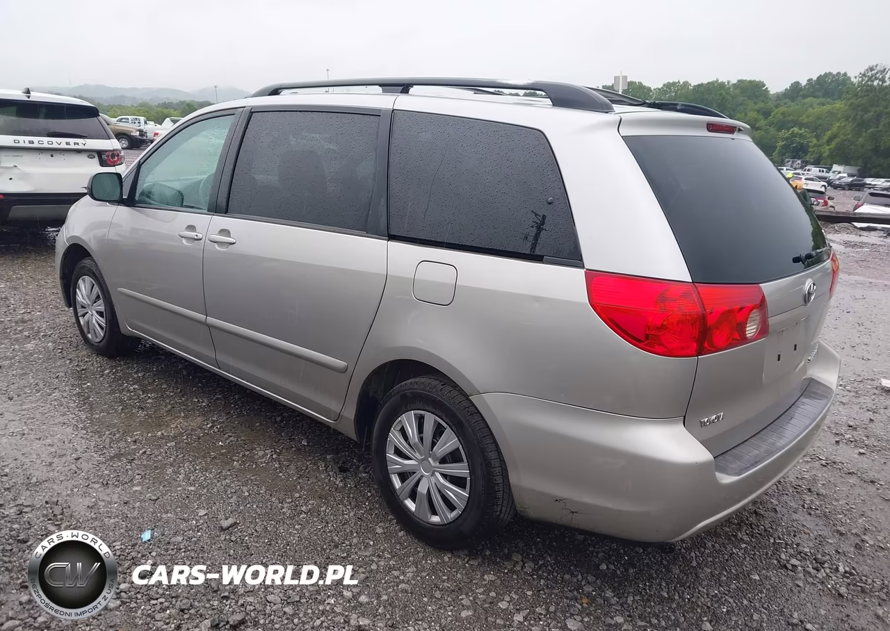 2010 Toyota Sienna Le VIN:5TDKK4CC0AS341042 - 3