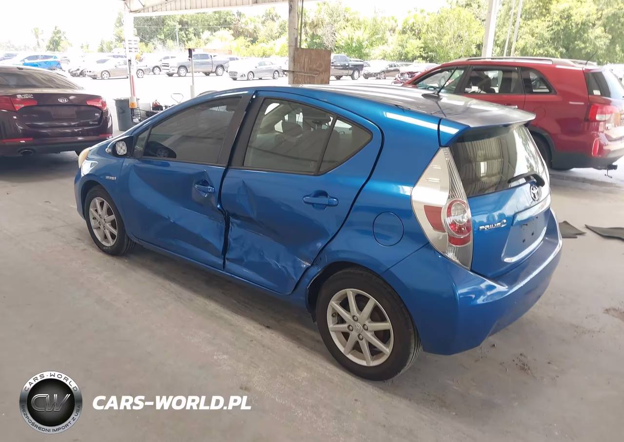 2012 Toyota Prius C Three VIN:JTDKDTB31C1525766 - 3