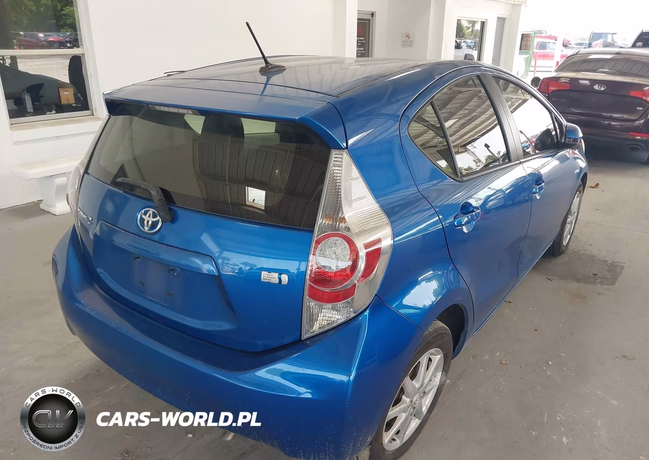 2012 Toyota Prius C Three VIN:JTDKDTB31C1525766 - 4