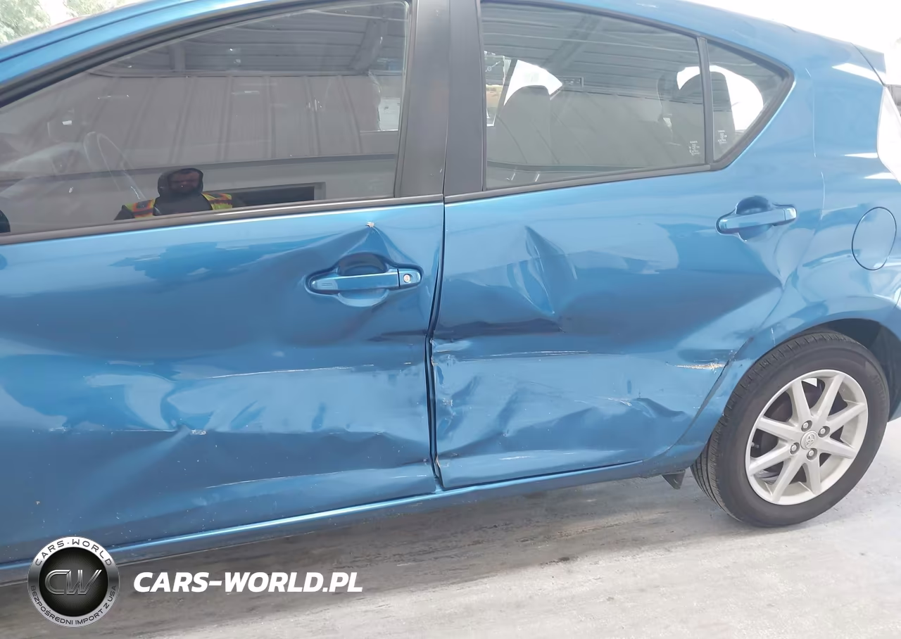 2012 Toyota Prius C Three VIN:JTDKDTB31C1525766 - 6