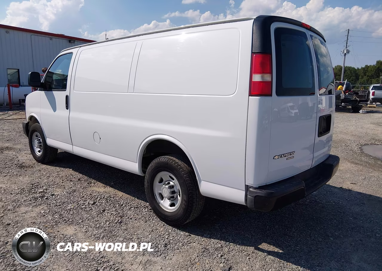 2015 Chevrolet Express 2500 Work Van VIN:1GCWGFCGXF1242959 - 3