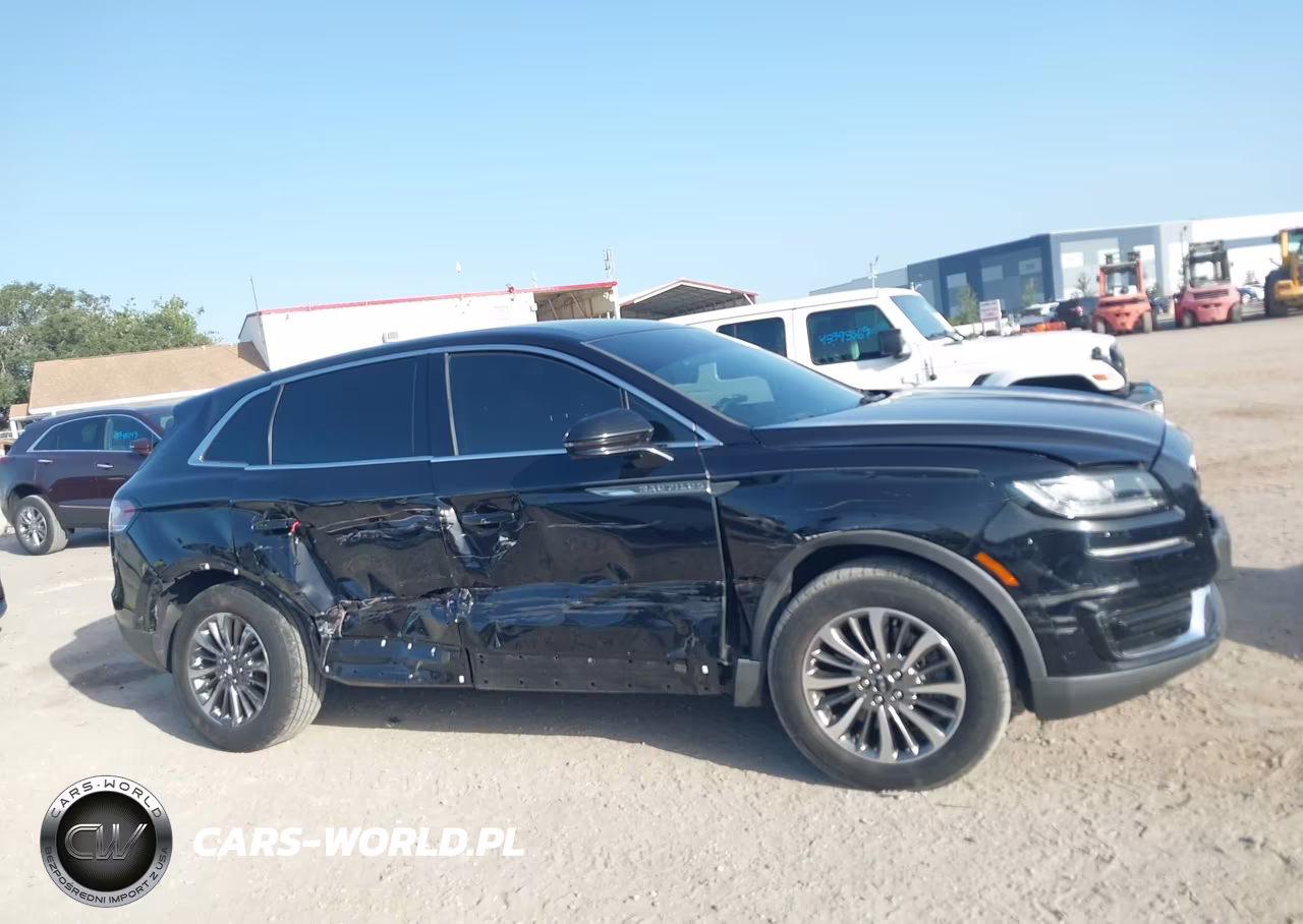 2020 Lincoln Nautilus Standard VIN:2LMPJ8J90LBL02334 - 13