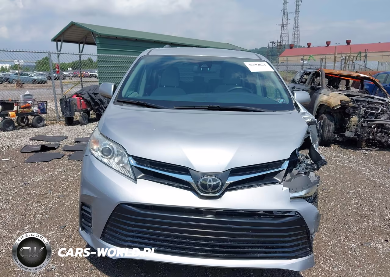 2018 Toyota Sienna Le 8 Passenger VIN:5TDKZ3DC8JS955308 - 12