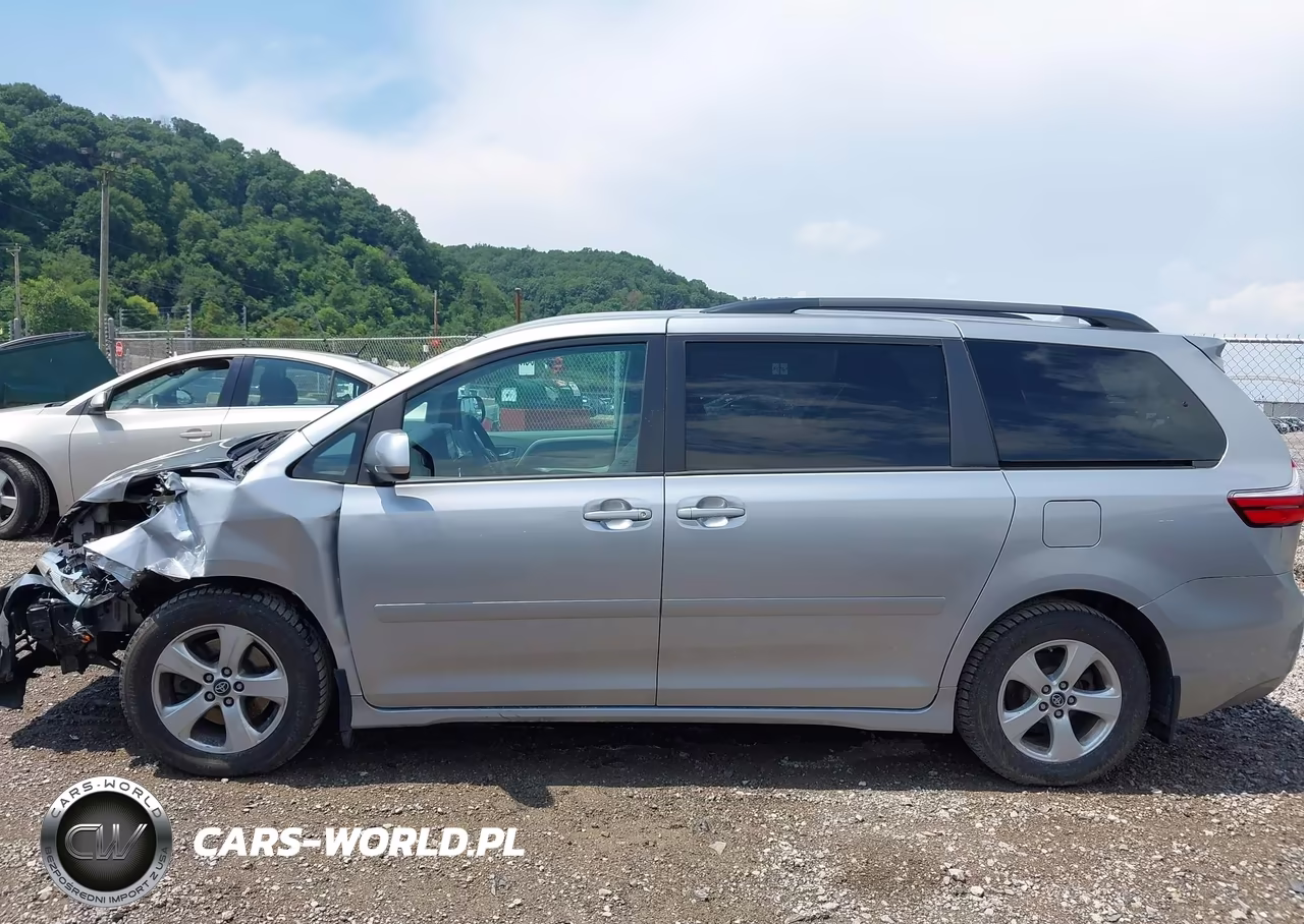 2018 Toyota Sienna Le 8 Passenger VIN:5TDKZ3DC8JS955308 - 14