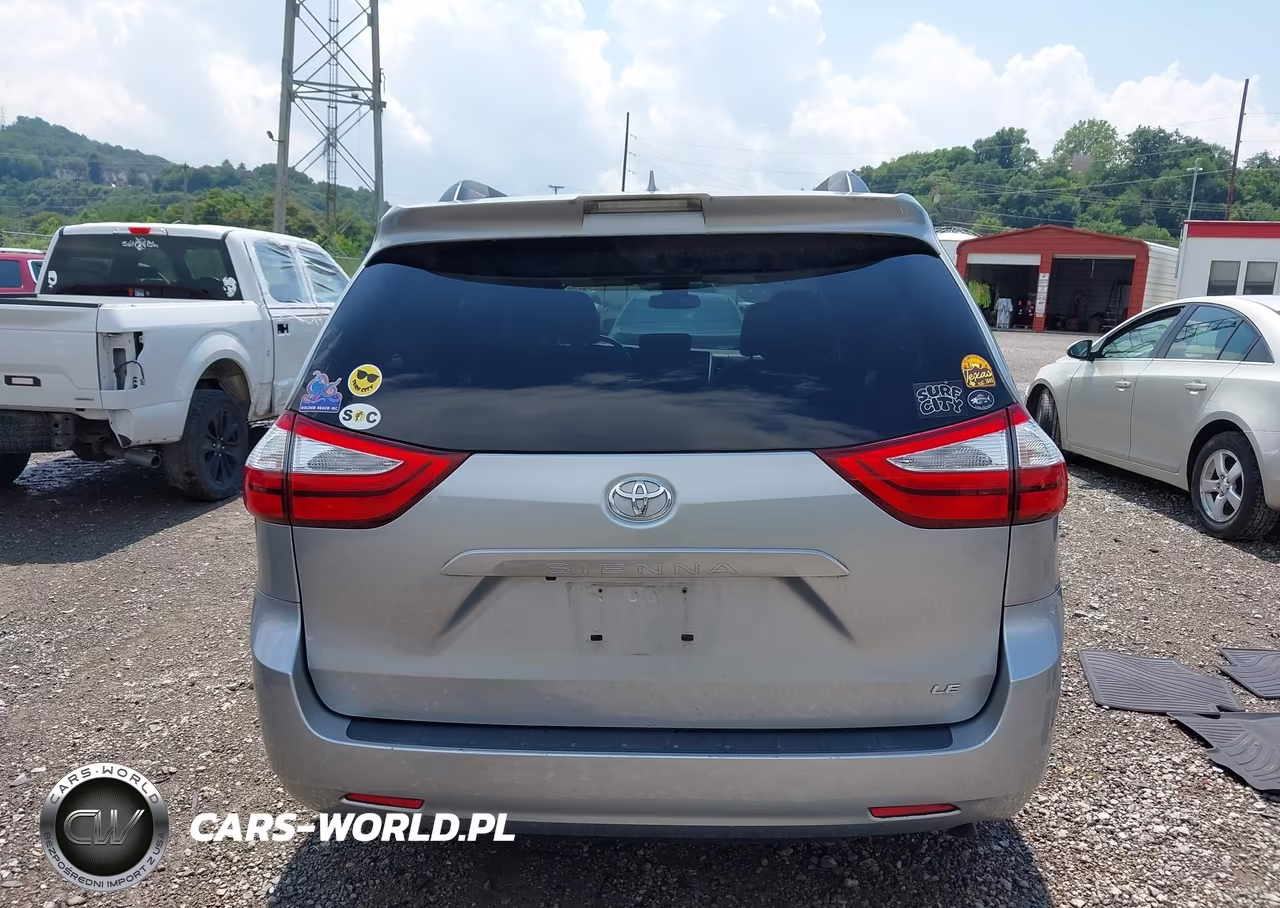 2018 Toyota Sienna Le 8 Passenger VIN:5TDKZ3DC8JS955308 - 16