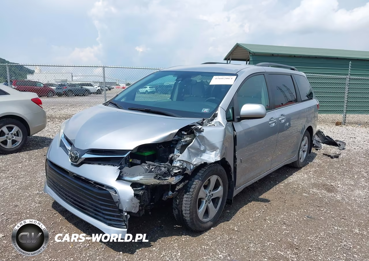 2018 Toyota Sienna Le 8 Passenger VIN:5TDKZ3DC8JS955308 - 2