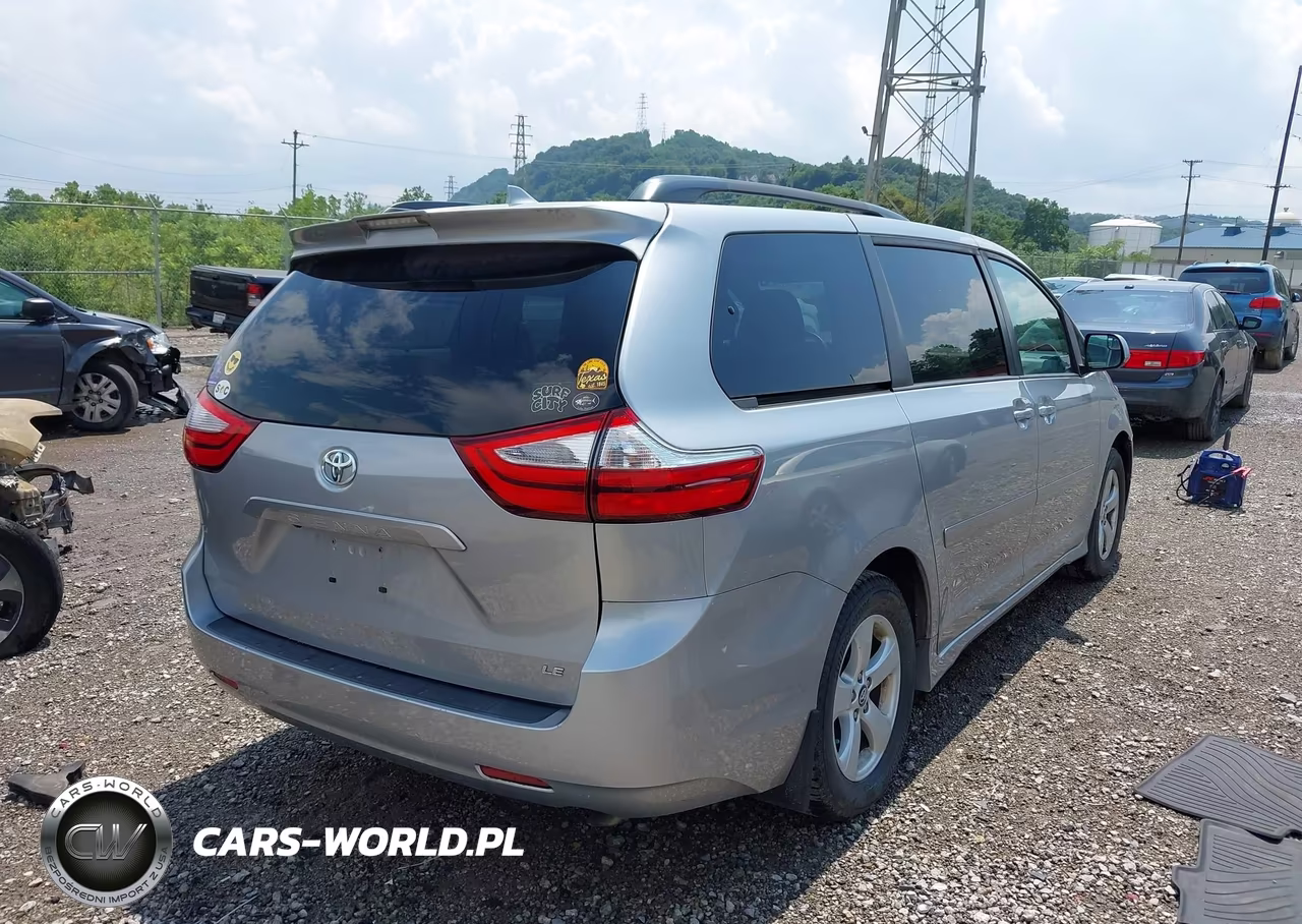 2018 Toyota Sienna Le 8 Passenger VIN:5TDKZ3DC8JS955308 - 4