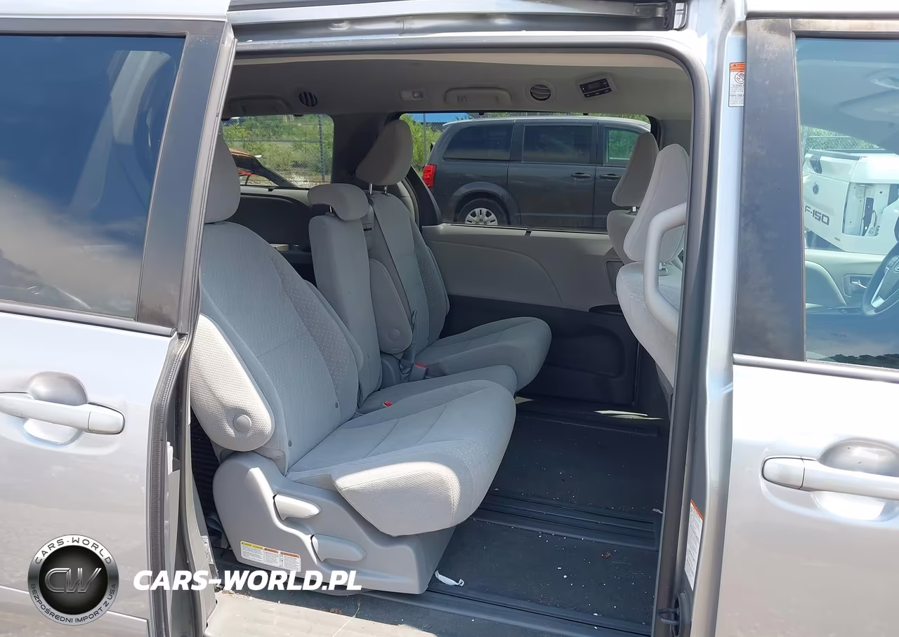 2018 Toyota Sienna Le 8 Passenger VIN:5TDKZ3DC8JS955308 - 8
