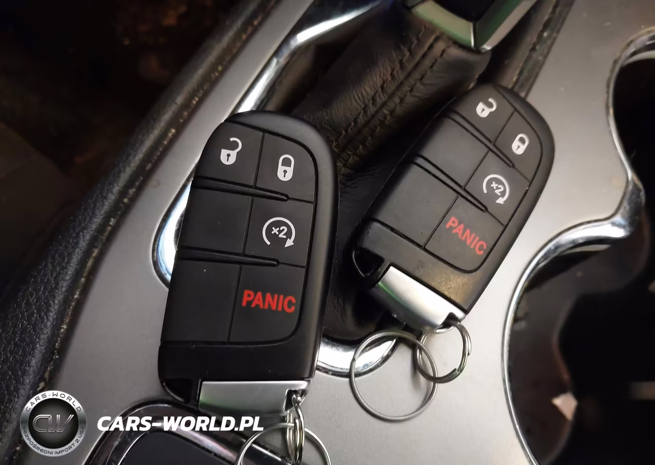 2020 Jeep Grand Cherokee Laredo E 4X4 VIN:1C4RJFAG1LC290075 - 11