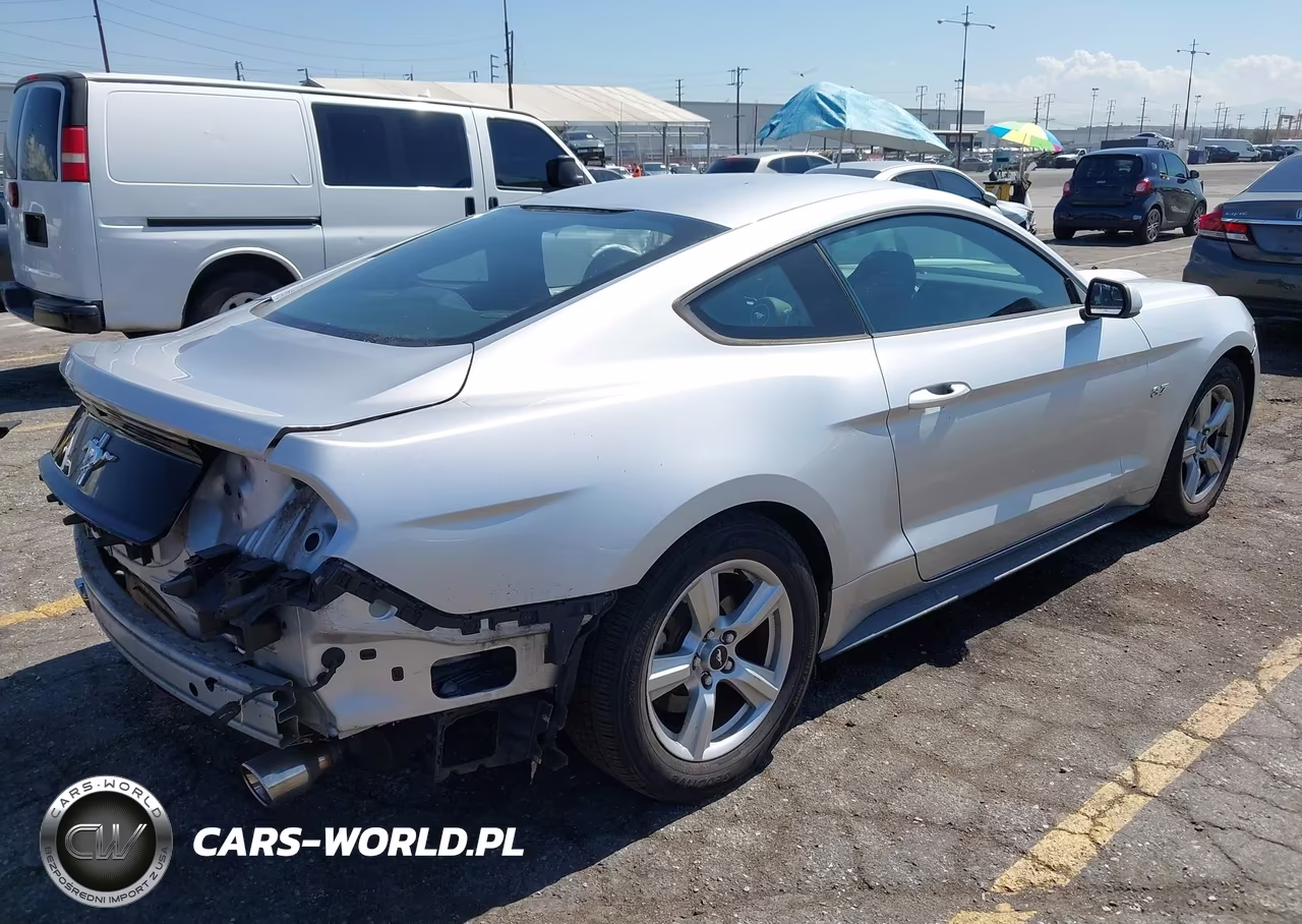 2016 Ford Mustang V6 VIN:1FA6P8AMXG5259880 - 4