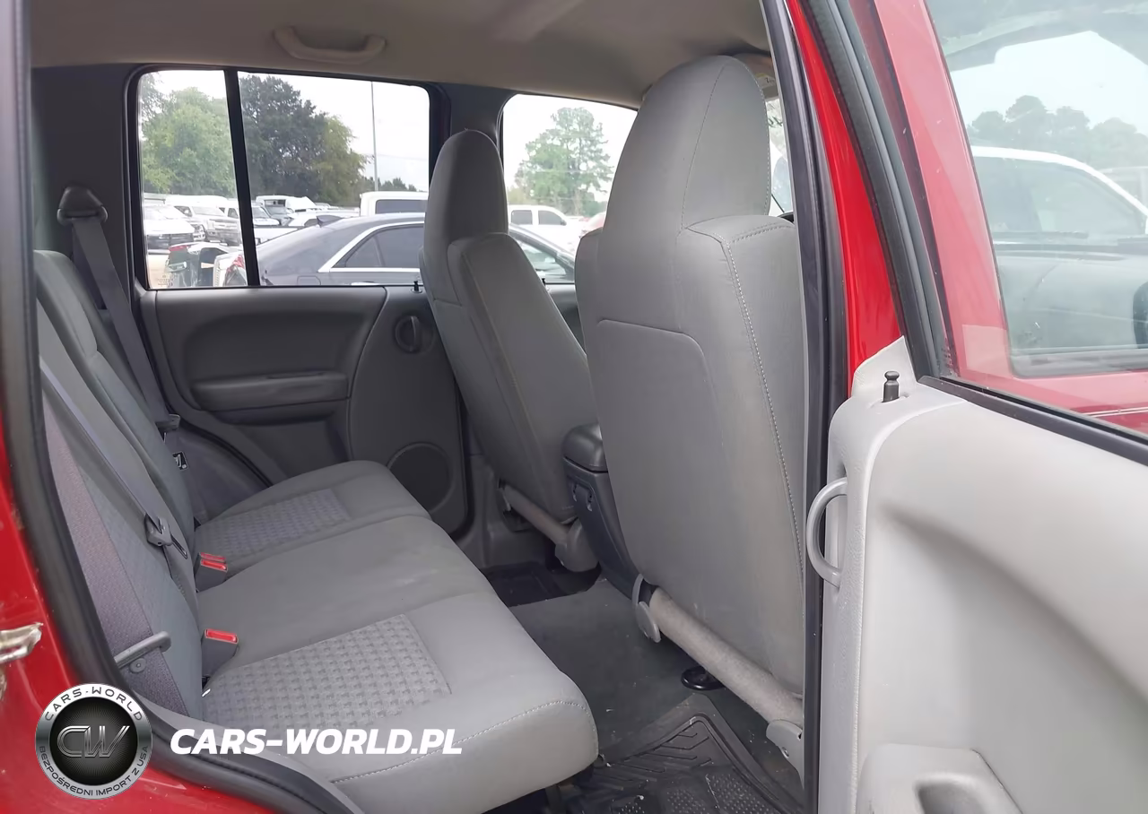 2007 Jeep Liberty Sport VIN:1J4GK48K67W587120 - 8