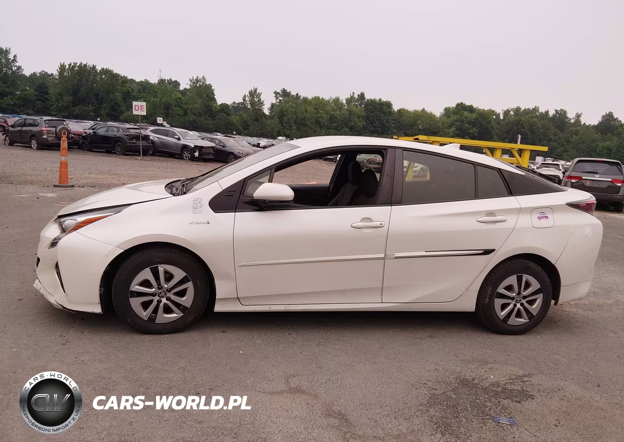 2017 Toyota Prius Three VIN:JTDKARFUXH3038592 - 14