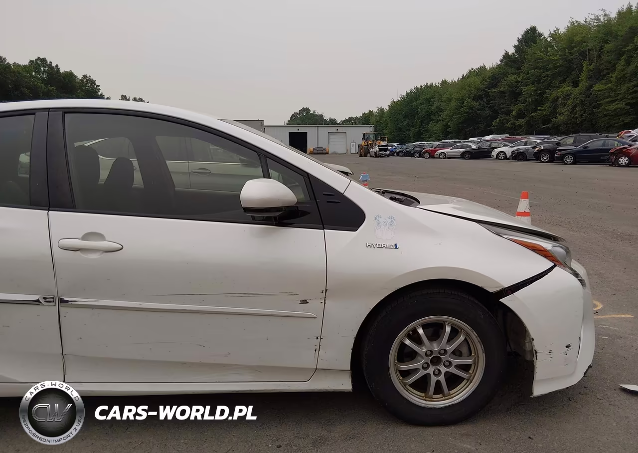 2017 Toyota Prius Three VIN:JTDKARFUXH3038592 - 6