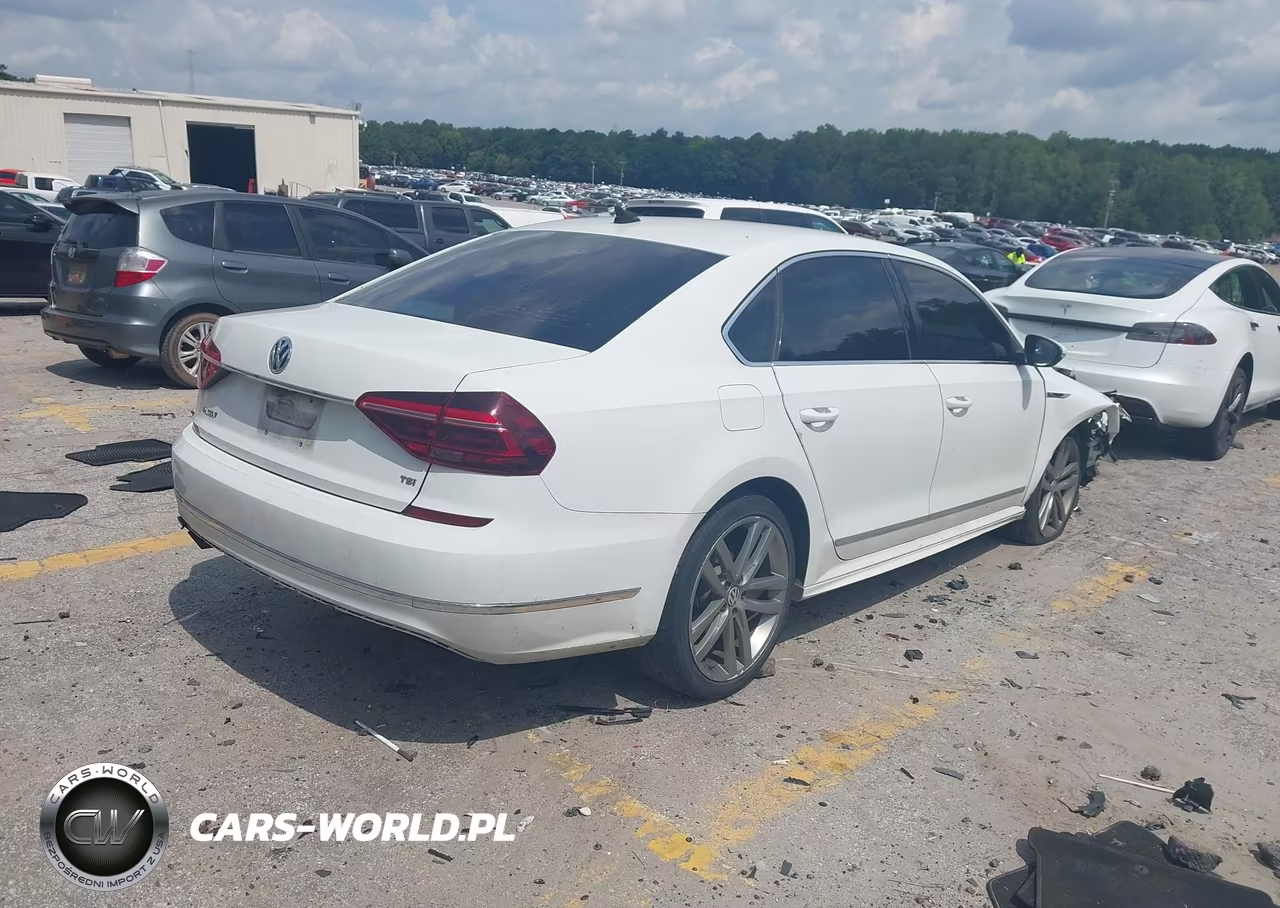 2017 Volkswagen Passat 1.8T R-Line VIN:1VWDT7A32HC053607 - 4