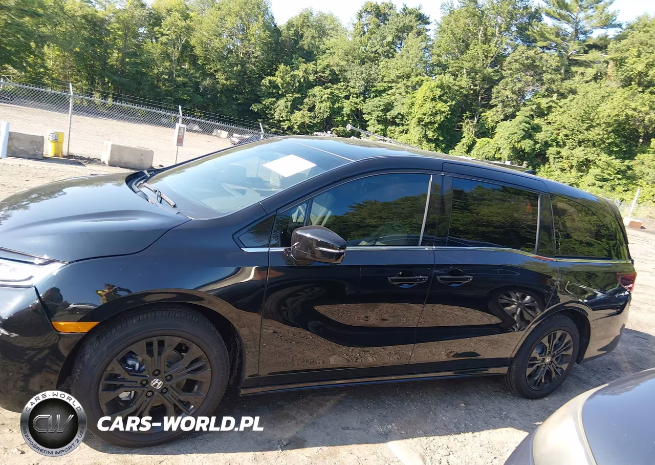 2026 Honda Odyssey Sport-L VIN:5FNRL6H71TB064170 - 14