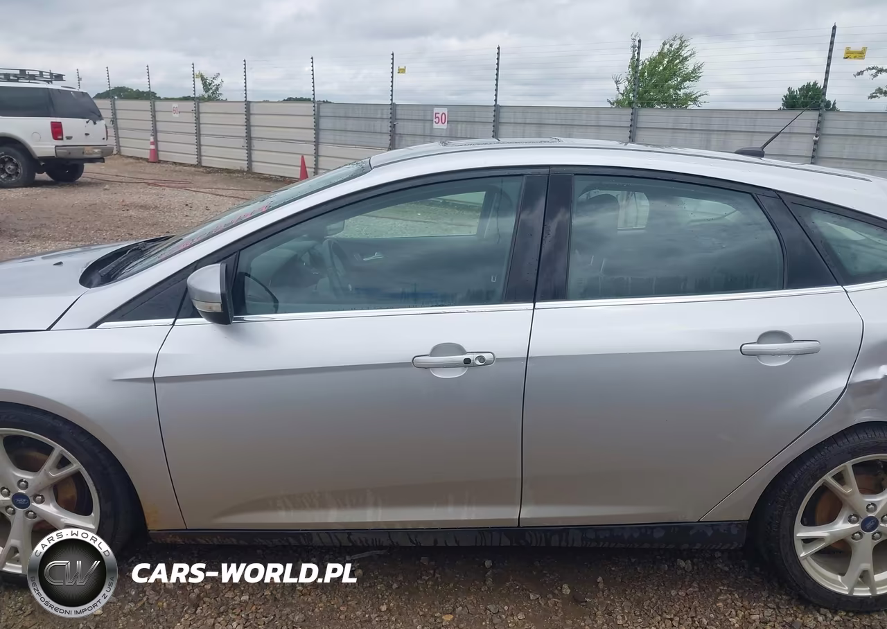 2016 Ford Focus Titanium VIN:1FADP3N26GL210626 - 14