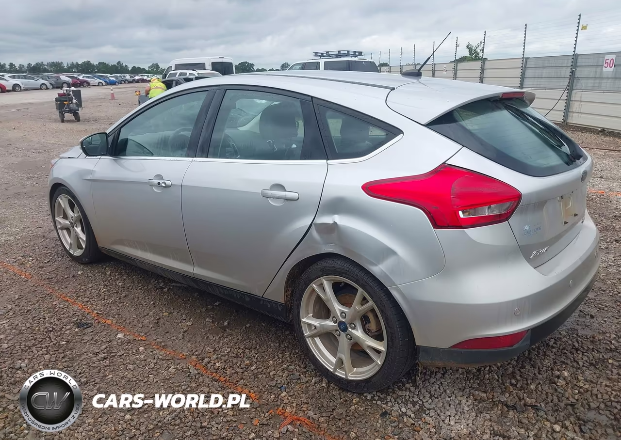 2016 Ford Focus Titanium VIN:1FADP3N26GL210626 - 3