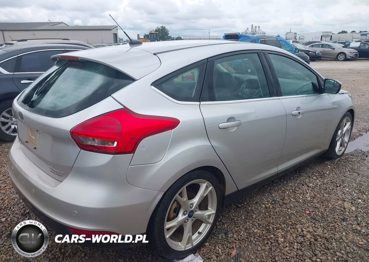 2016 Ford Focus Titanium VIN:1FADP3N26GL210626 - 4