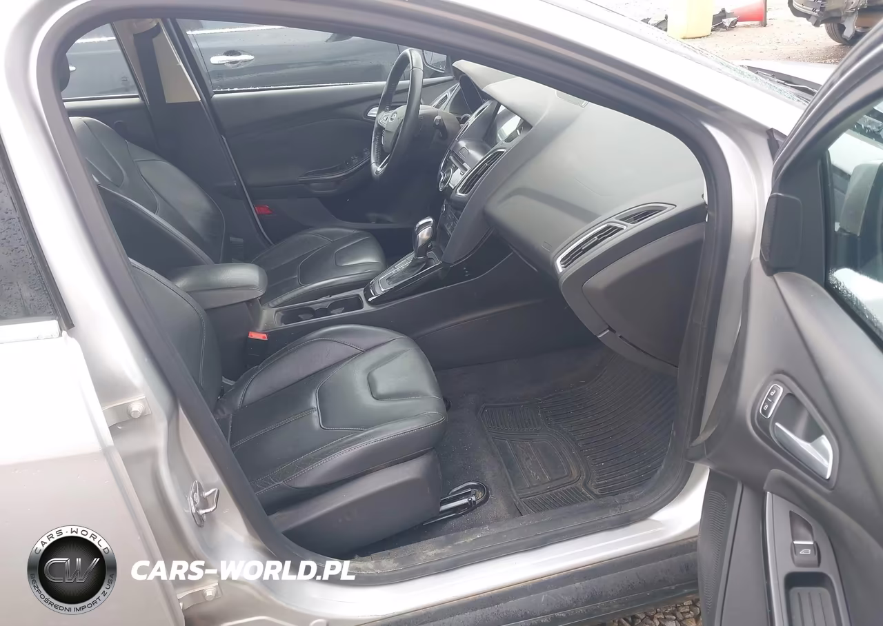 2016 Ford Focus Titanium VIN:1FADP3N26GL210626 - 5