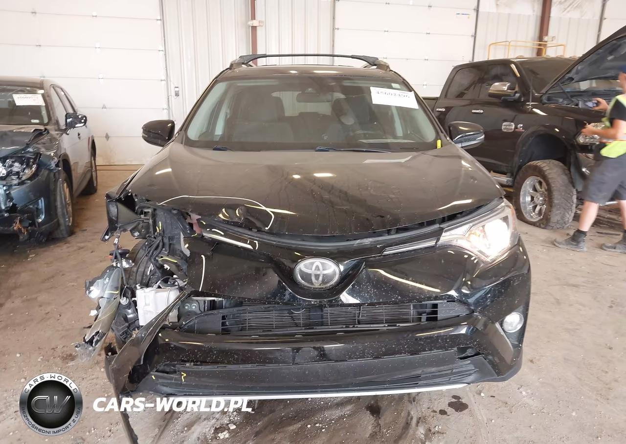 2018 Toyota Rav4 Xle VIN:2T3RFREV8JW732159 - 12