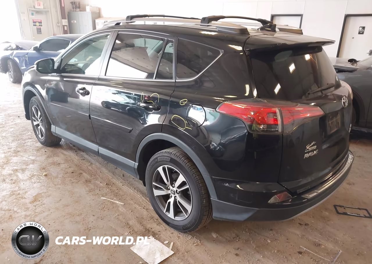 2018 Toyota Rav4 Xle VIN:2T3RFREV8JW732159 - 3