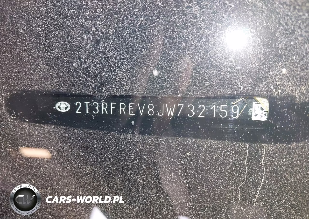 2018 Toyota Rav4 Xle VIN:2T3RFREV8JW732159 - 9