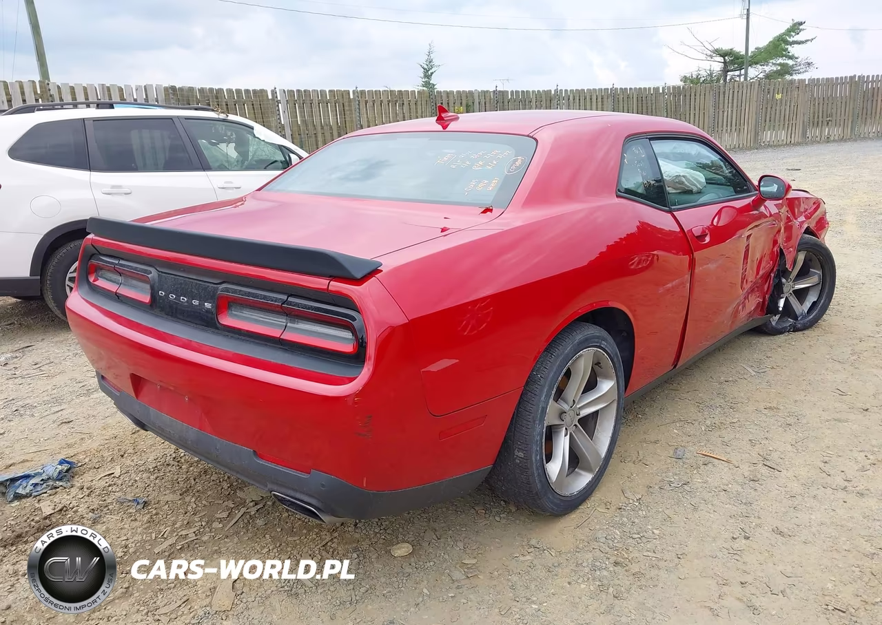 2015 Dodge Challenger Sxt VIN:2C3CDZAGXFH737510 - 4