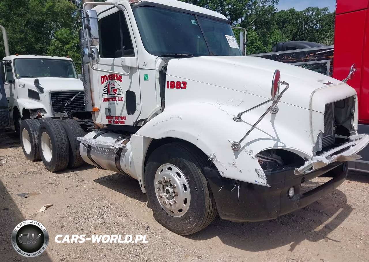 2004 Freightliner Conventional Columbia