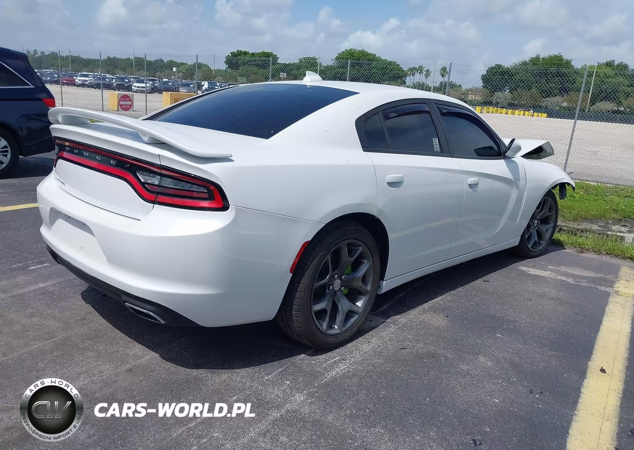 2015 Dodge Charger Sxt VIN:2C3CDXHG2FH734000 - 4