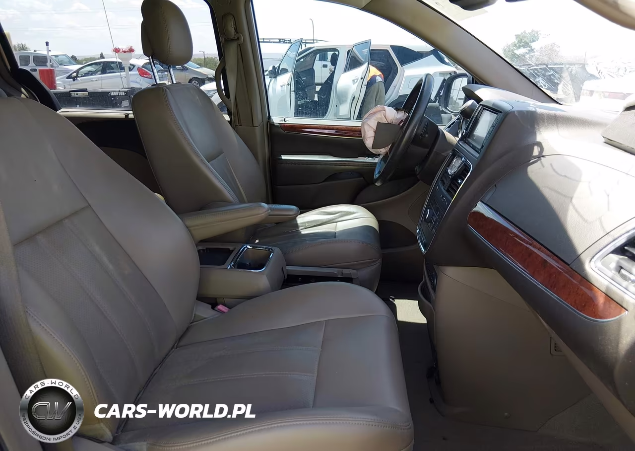 2013 Chrysler Town & Country Touring-L VIN:2C4RC1CG2DR511816 - 5