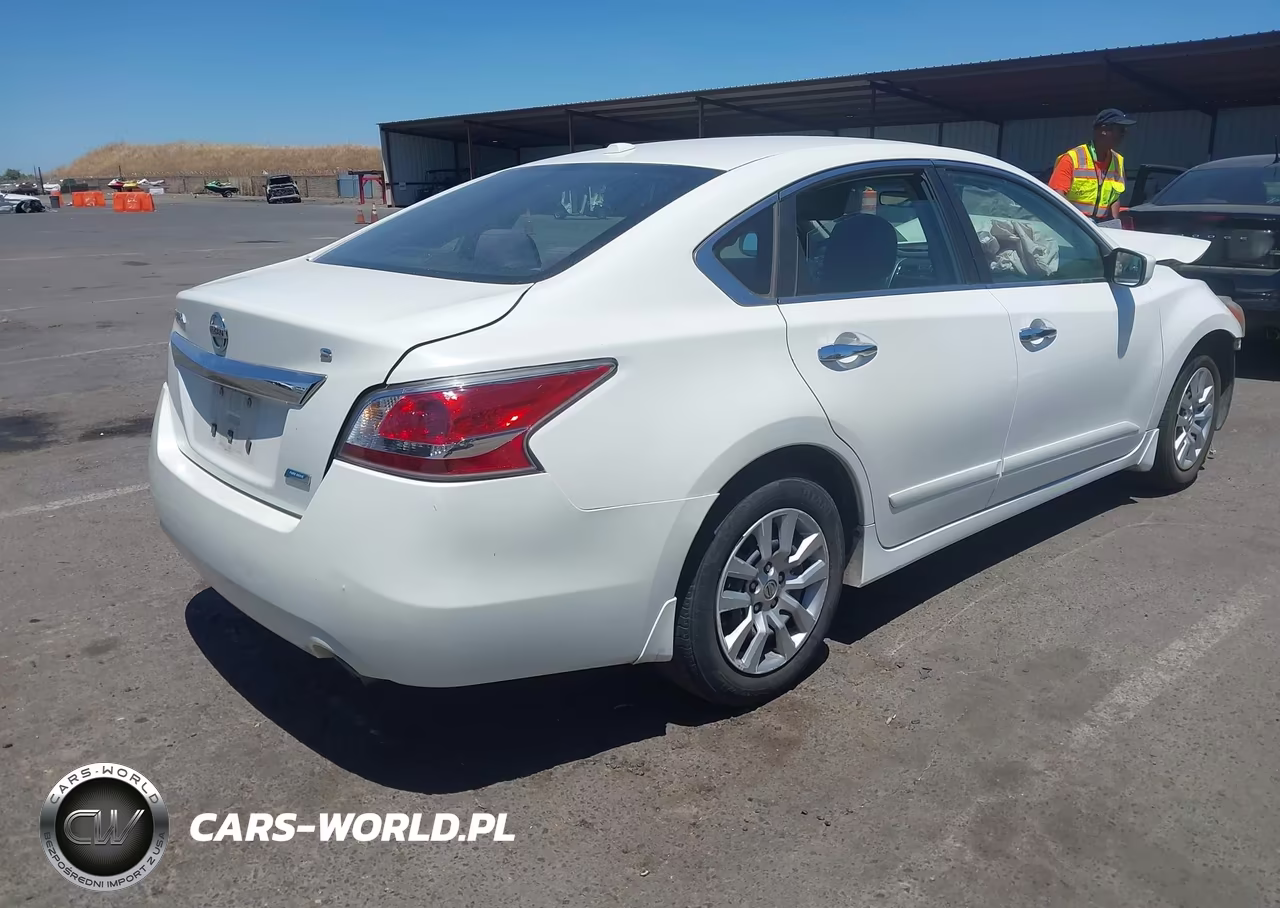 2014 Nissan Altima 2.5 S VIN:1N4AL3AP9EC319837 - 4