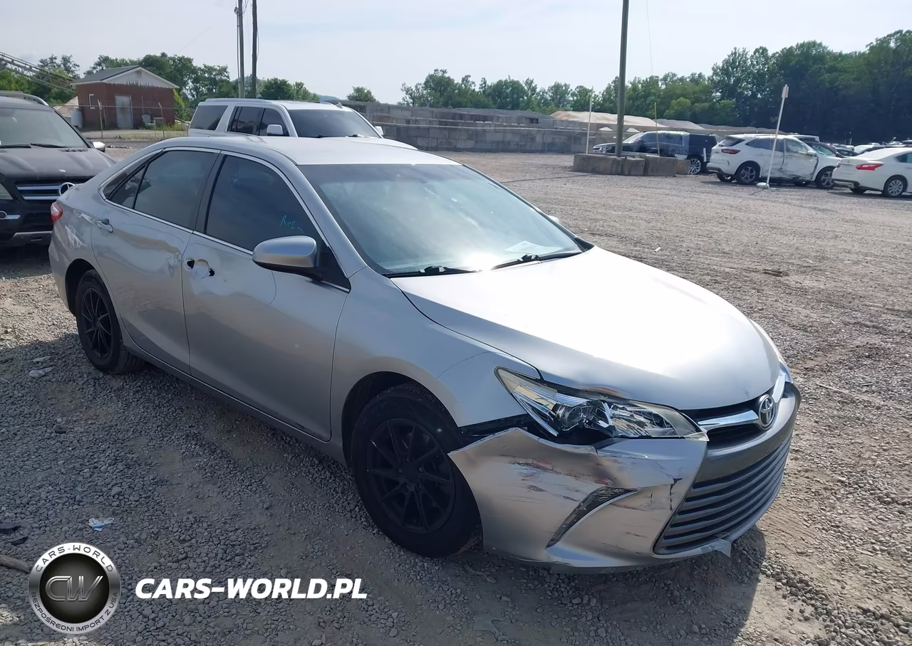 2015 Toyota Camry Le – zdjęcie 1 z 16