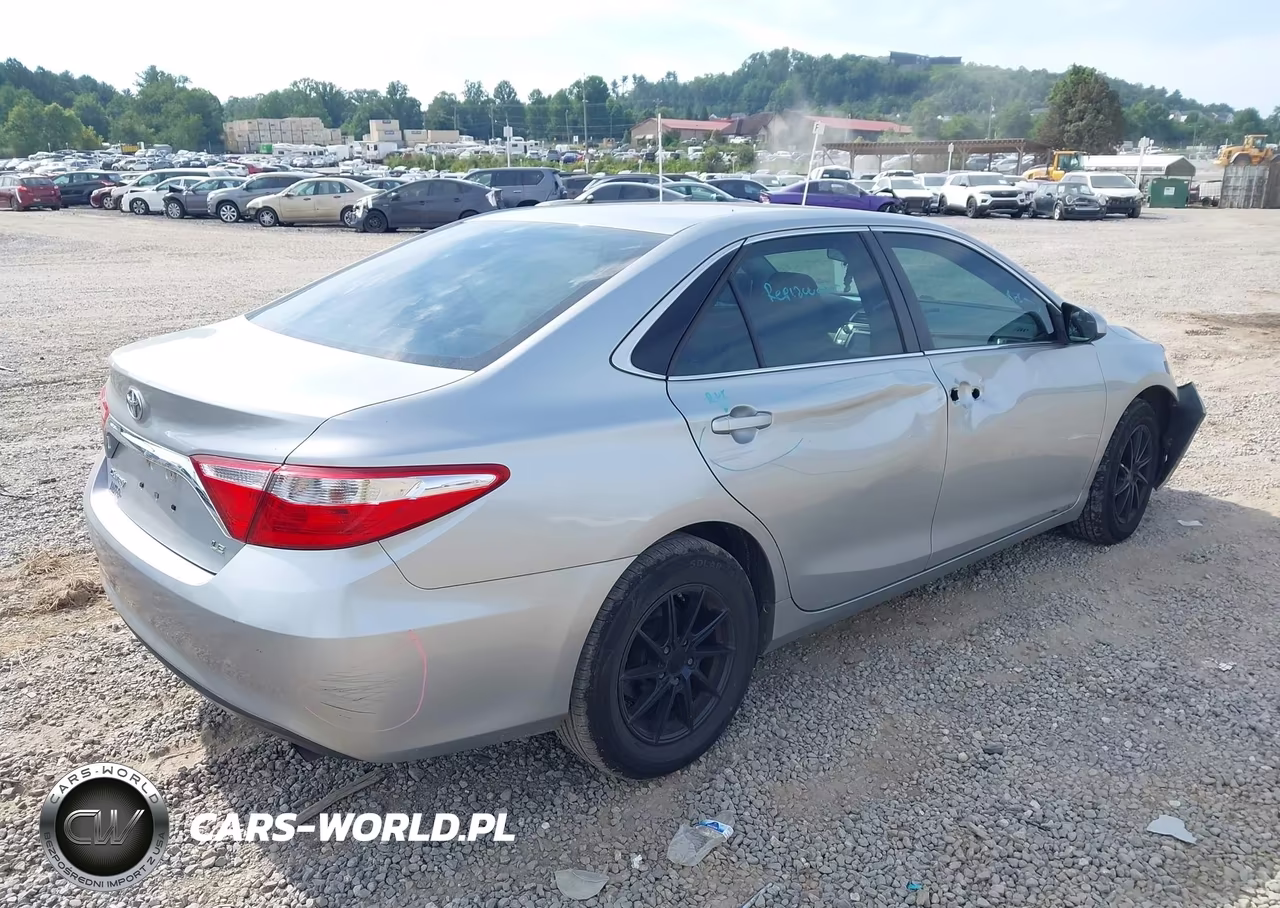 2015 Toyota Camry Le VIN:4T1BF1FK6FU098292 - 4