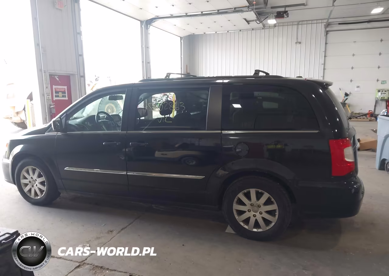 2016 Chrysler Town & Country Touring VIN:2C4RC1BG4GR147890 - 14