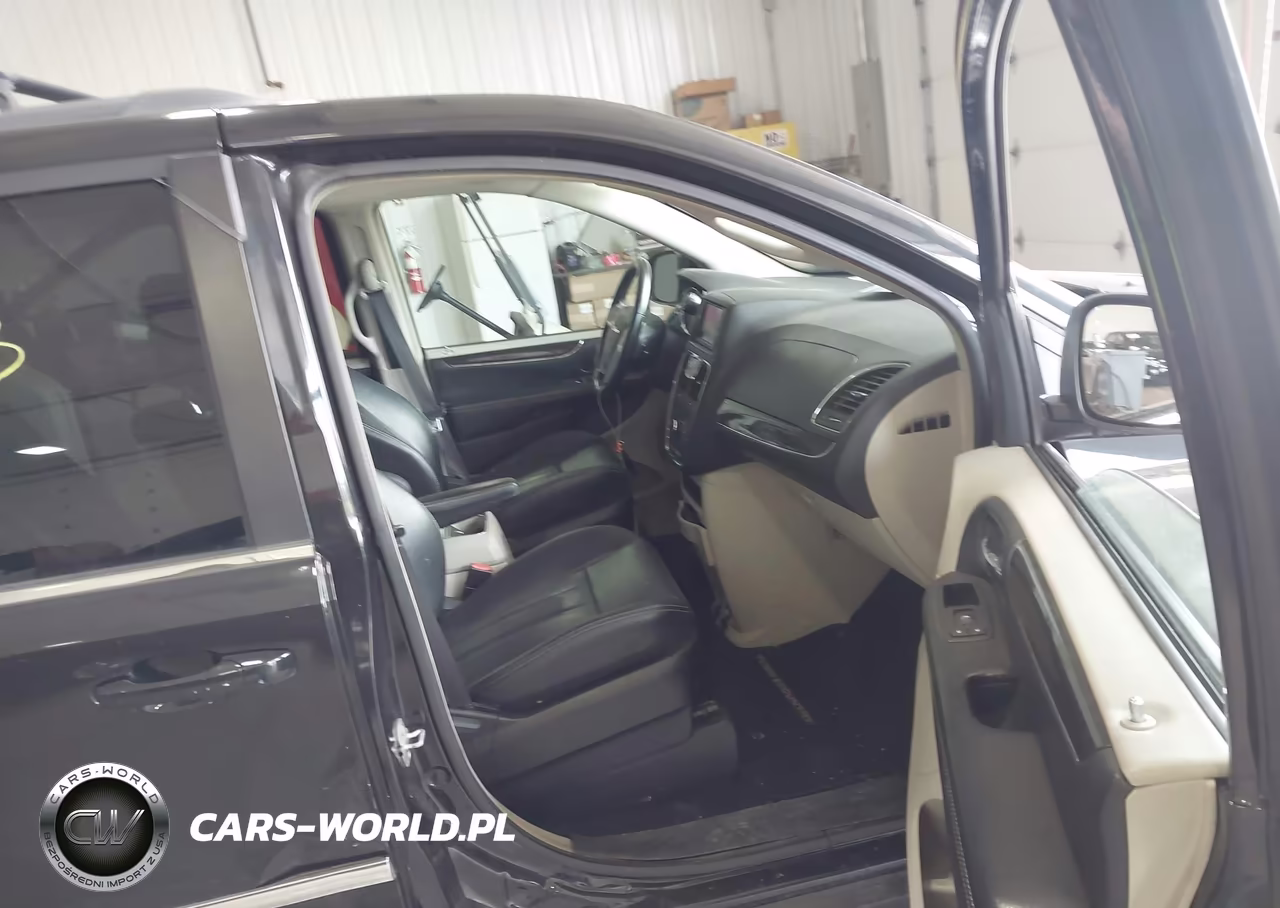 2016 Chrysler Town & Country Touring VIN:2C4RC1BG4GR147890 - 5