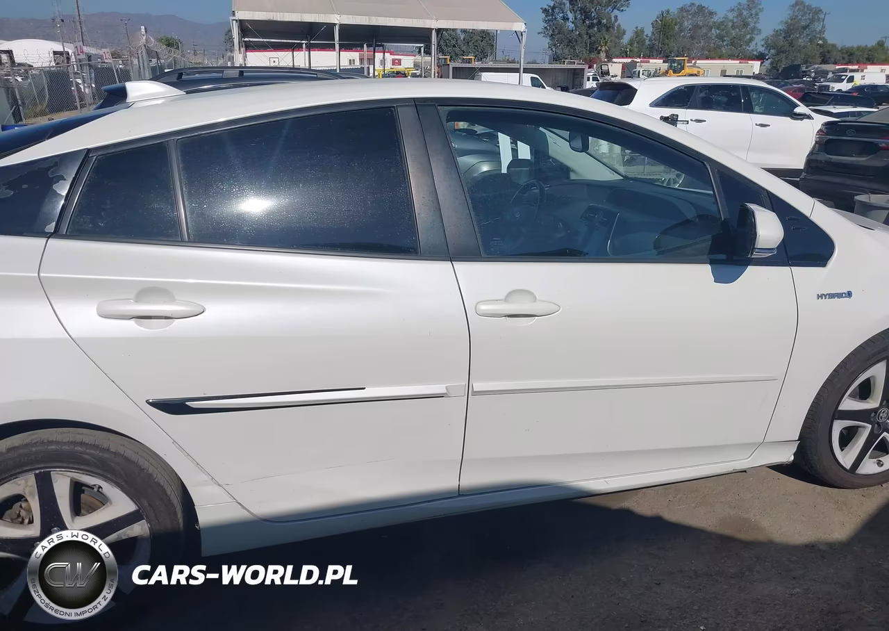 2016 Toyota Prius Four Touring VIN:JTDKARFU0G3007463 - 13