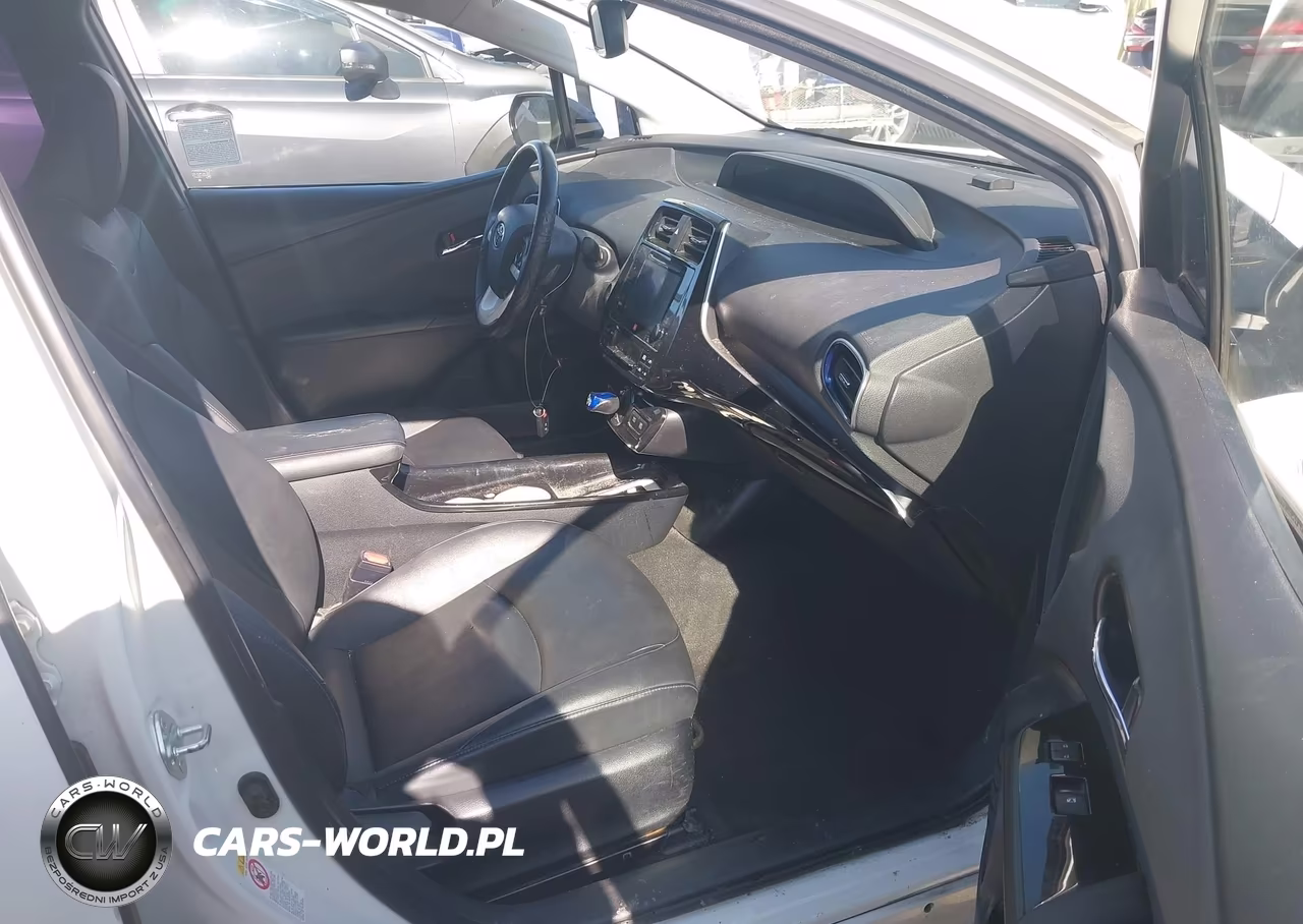 2016 Toyota Prius Four Touring VIN:JTDKARFU0G3007463 - 5