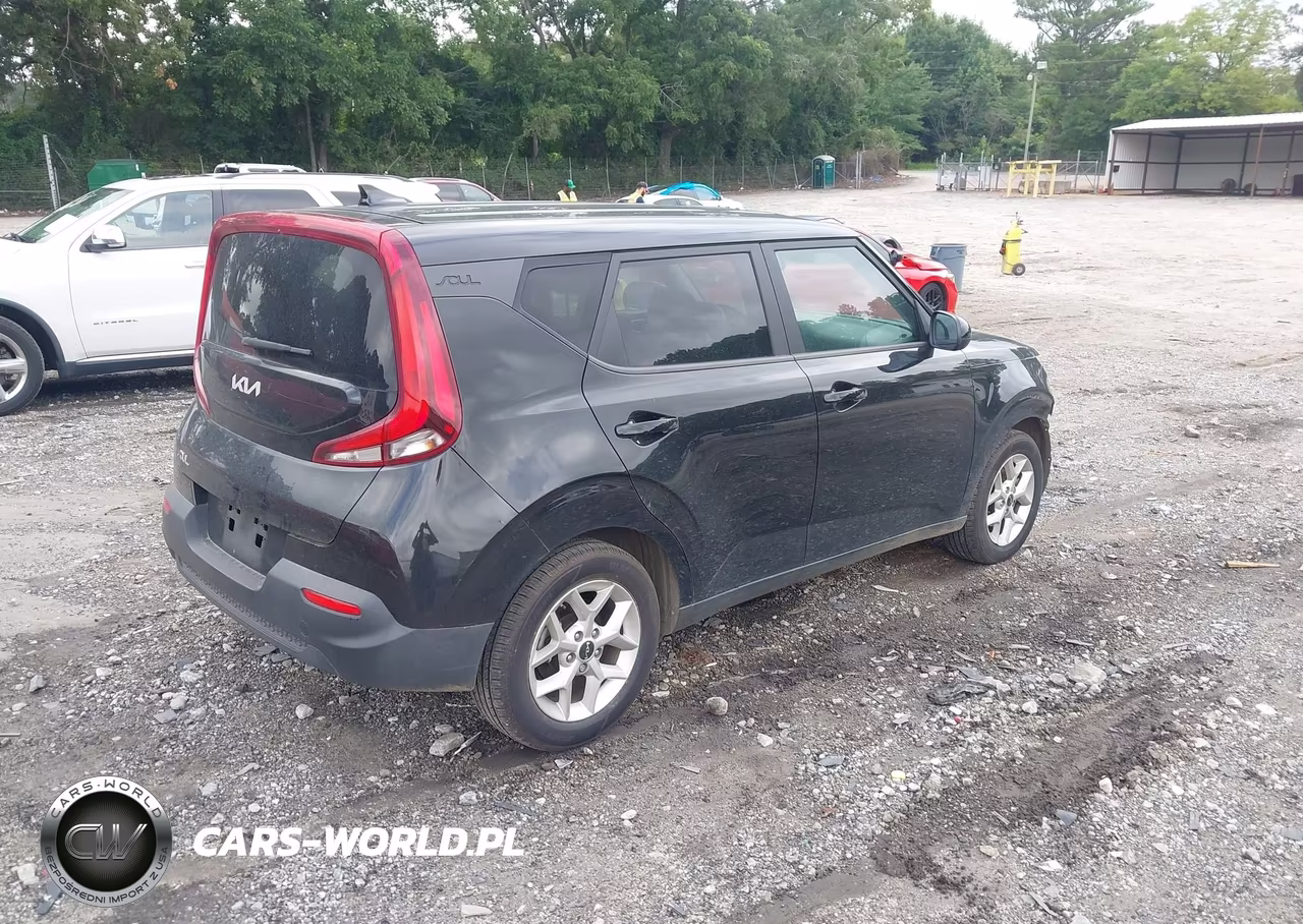 2022 Kia Soul S VIN:KNDJ23AU7N7801234 - 4