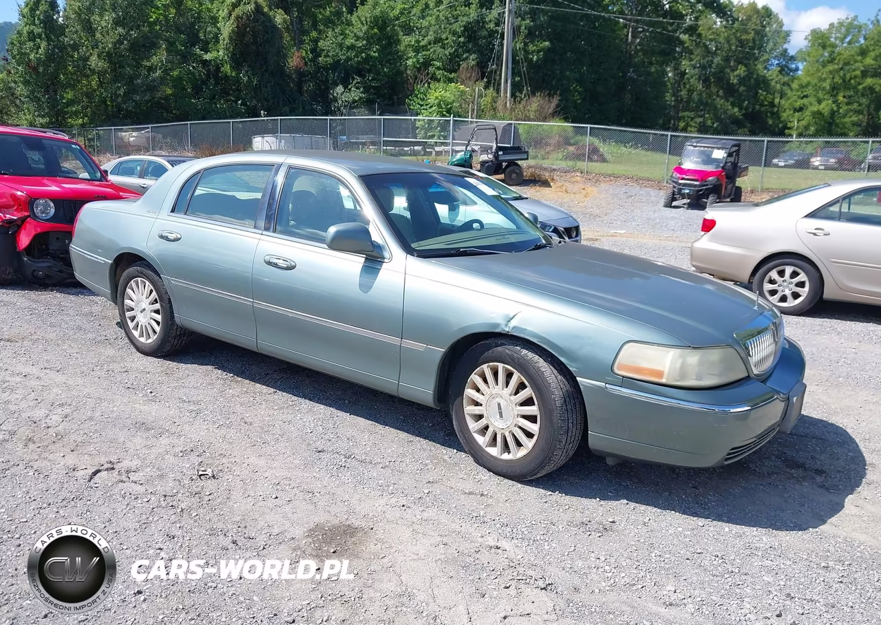 2004 Lincoln Town Car Signature