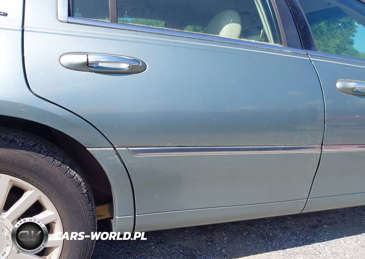 2004 Lincoln Town Car Signature VIN:1LNHM81W84Y606805 - 13