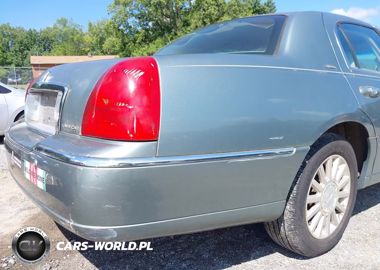 2004 Lincoln Town Car Signature VIN:1LNHM81W84Y606805 - 14