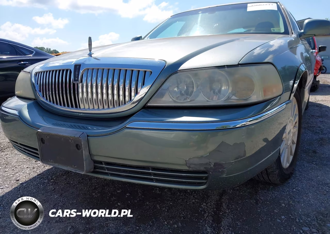 2004 Lincoln Town Car Signature VIN:1LNHM81W84Y606805 - 16