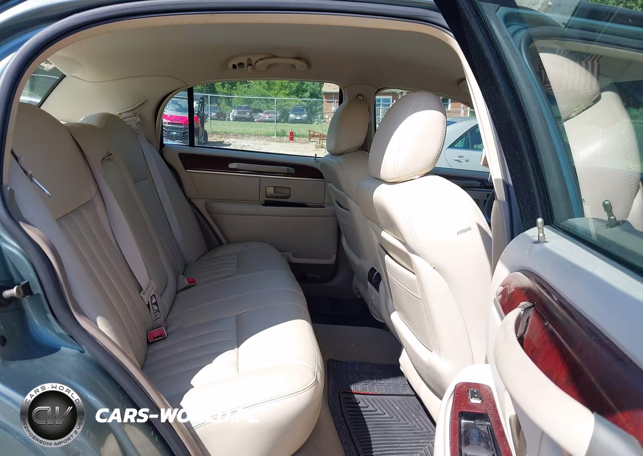 2004 Lincoln Town Car Signature VIN:1LNHM81W84Y606805 - 8