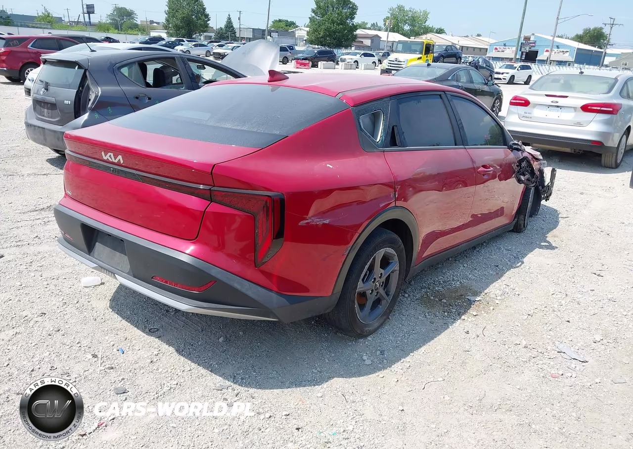 2025 Kia K4 Lxs VIN:3KPFT4DE4SE018106 - 4