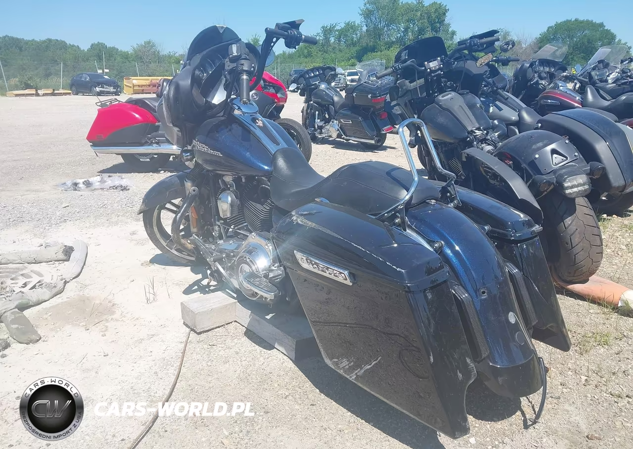 2014 Harley-Davidson Flhx Street Glide VIN:1HD1KBM14EB606070 - 3