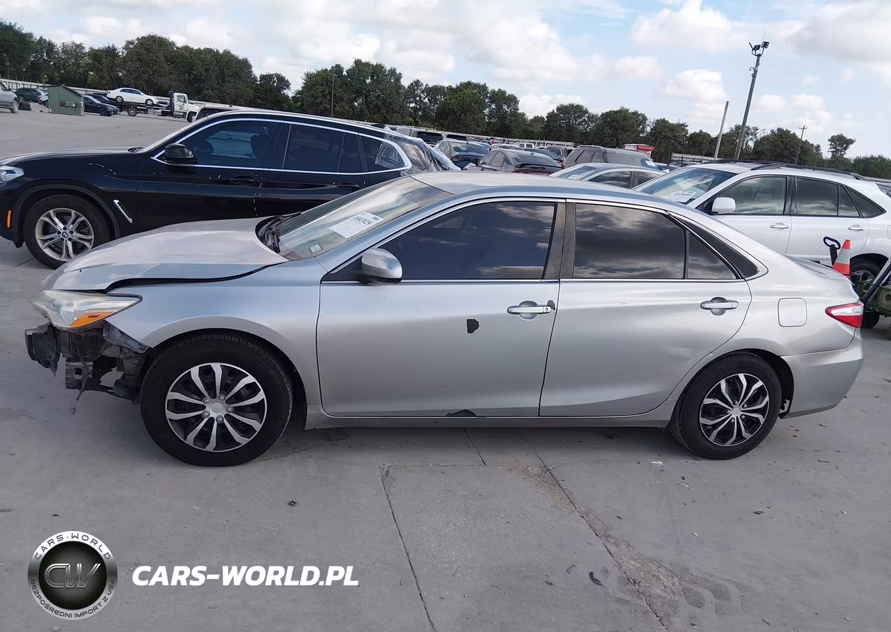 2017 Toyota Camry Le VIN:4T1BF1FK8HU686715 - 14
